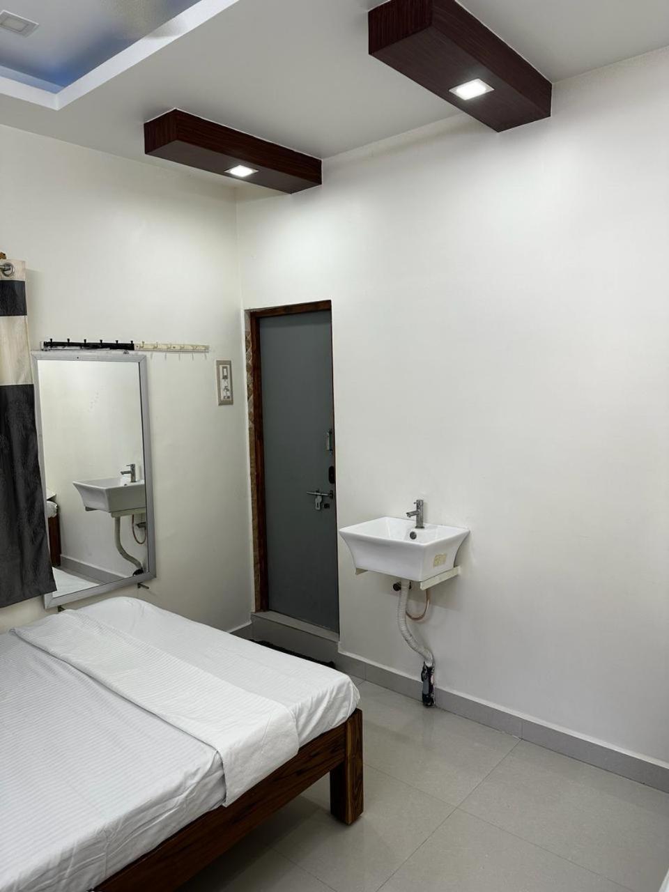 Temple View Home Stay Tiruvannāmalai Exteriör bild