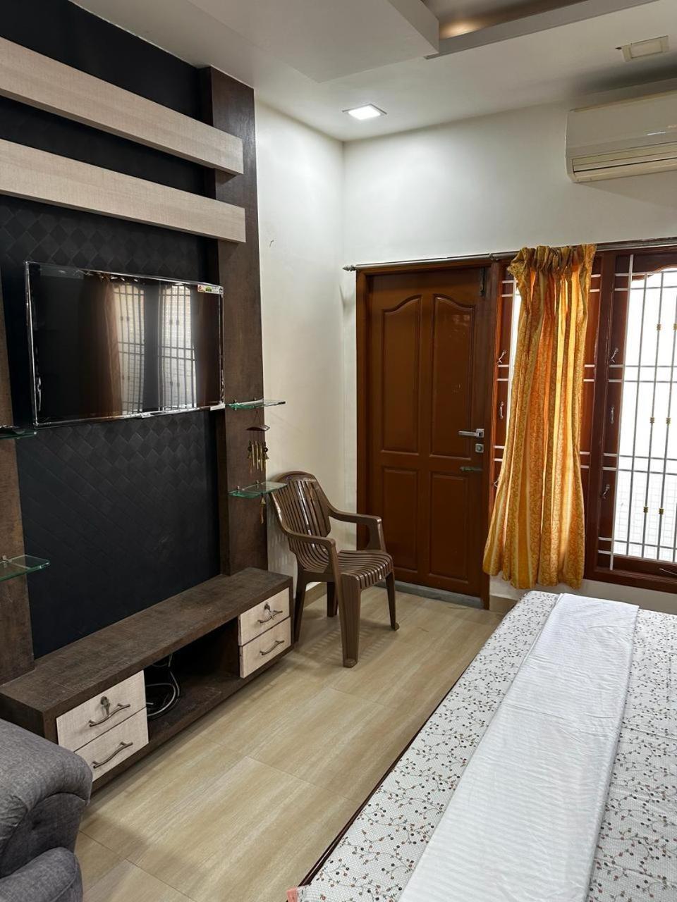 Temple View Home Stay Tiruvannāmalai Exteriör bild